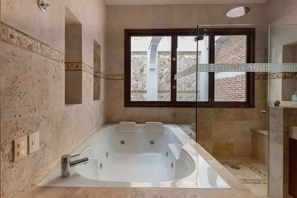 Luxury Apartment– Private Pool & Rooftop Jacuzzi