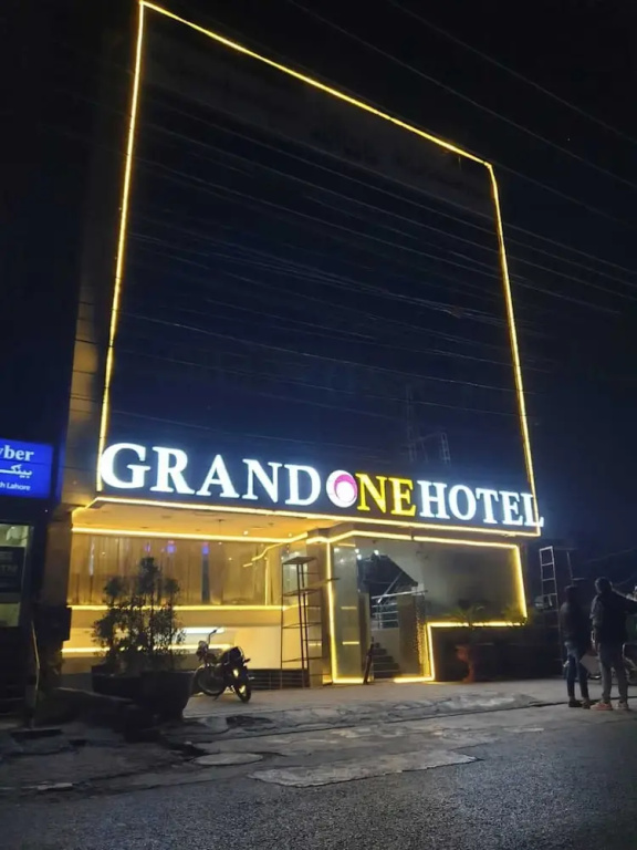 Grand One Hotel Faisal Town