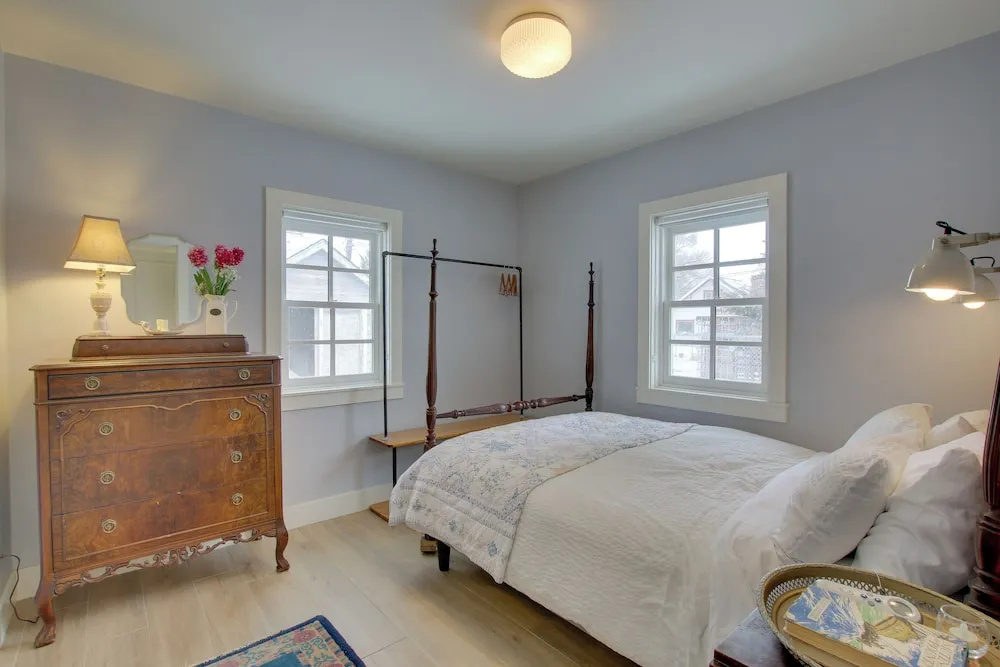 Historic Albion Mountain Cottage on Quiet Street!