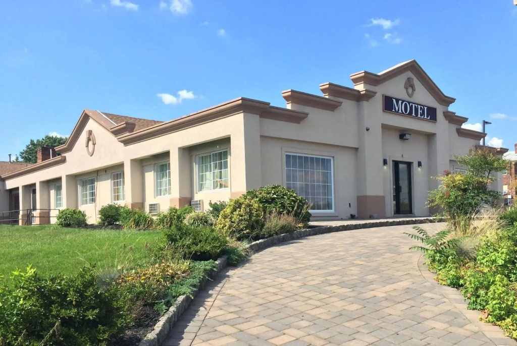 Riverview Motel