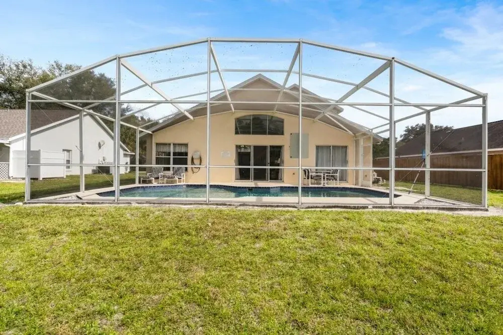 Wr001or 4 Bedroom Home by RedAwning