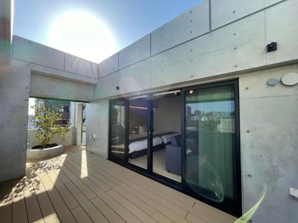 Newly built elegant apartment with jacuzzi scenic city view good f or 6ppl
