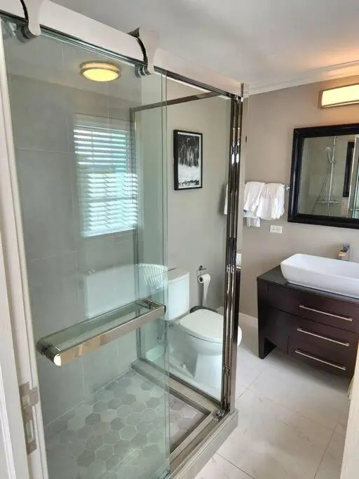 Modern Luxury 2-bedroom 2.5-bathroom townhouse