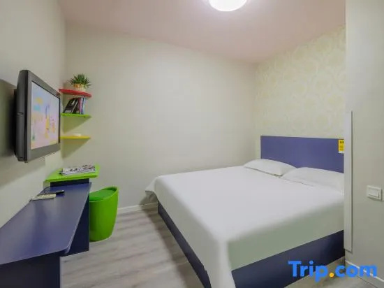 Business Double room (full double bed)