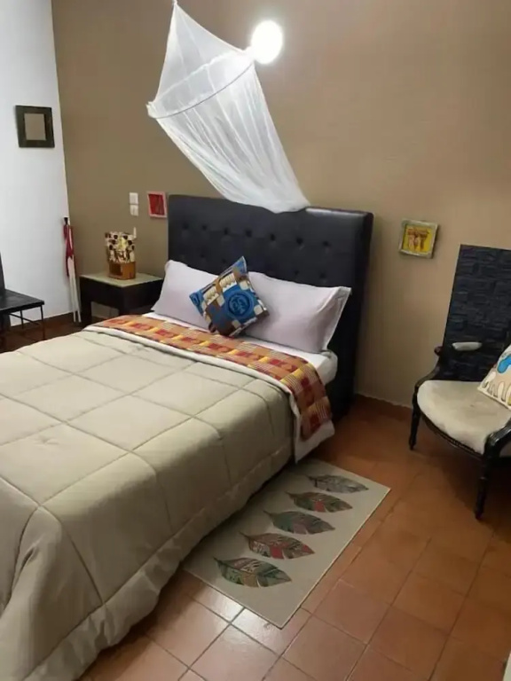 標準雙人房，配有大床
