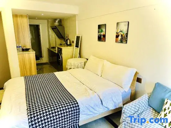 2 Bedrooms Standard Family room