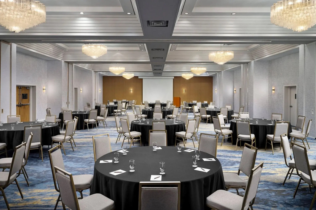 Sheraton Grand Rapids Airport Hotel - Général