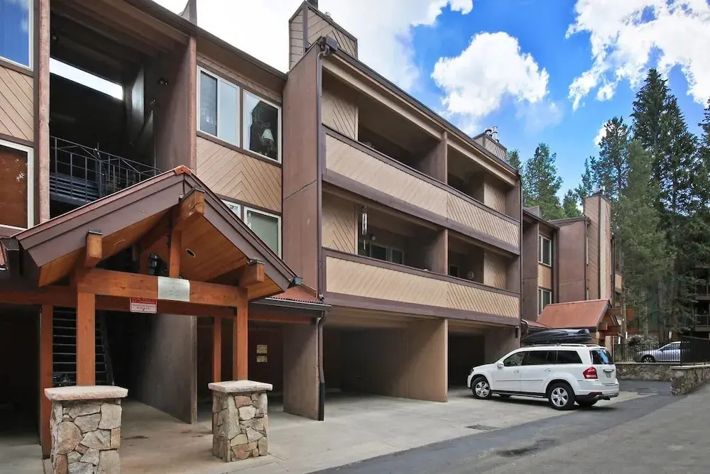 The Lift C11 1 Bedroom Condo by RedAwning