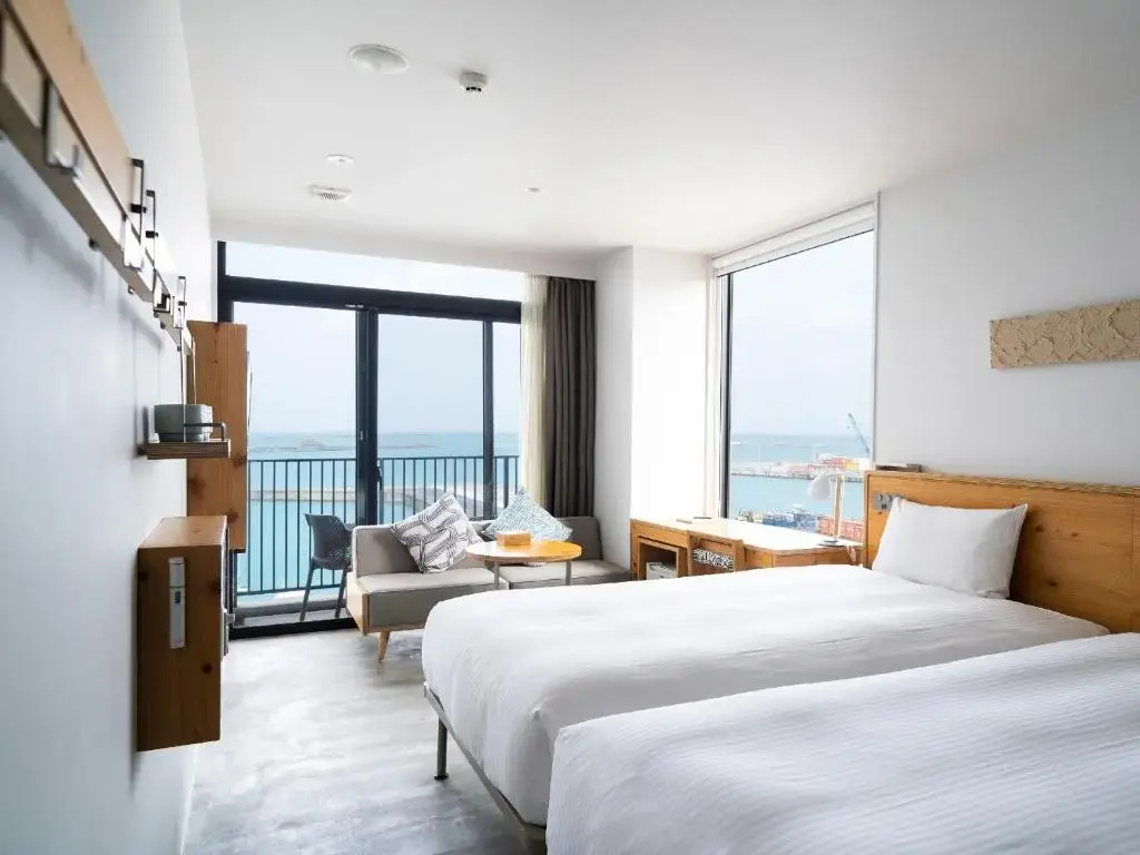 Corner Double room with sea view (twin beds)