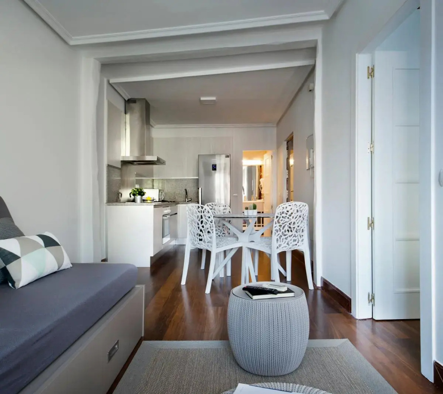 1 Bedroom Apartment with balcony