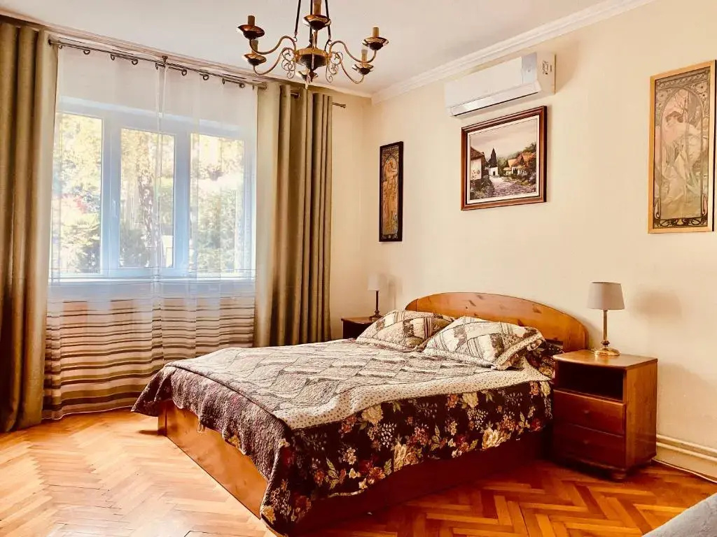 1 Bedroom Apartment with garden view