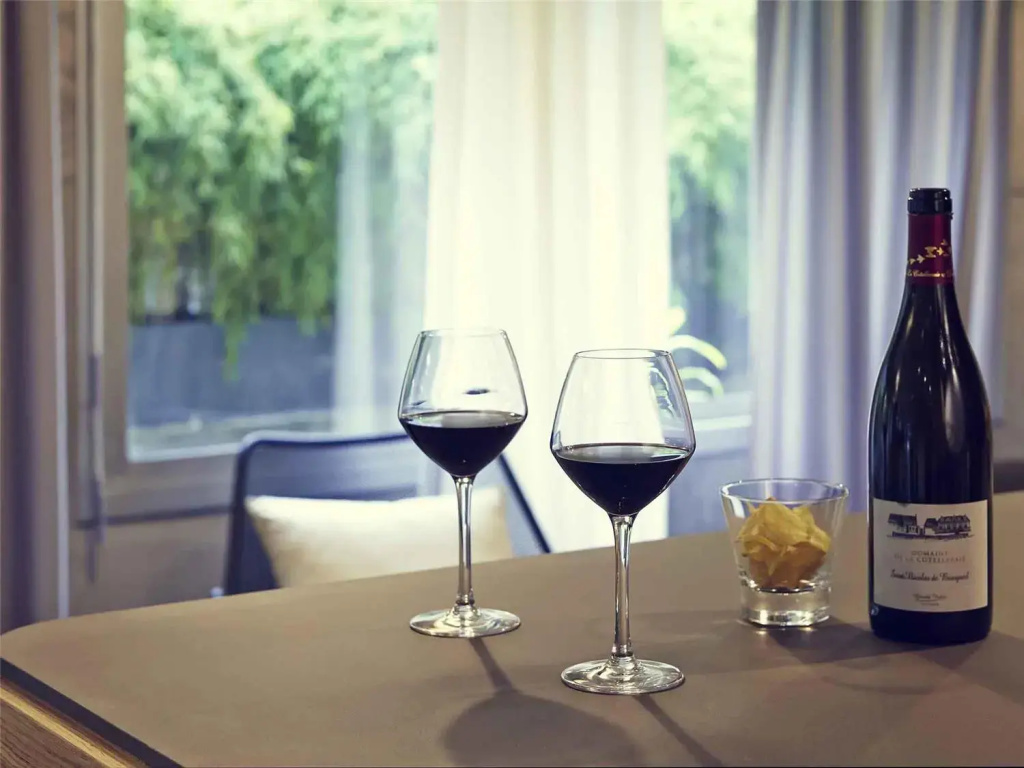 Relais de Lyon by Malone