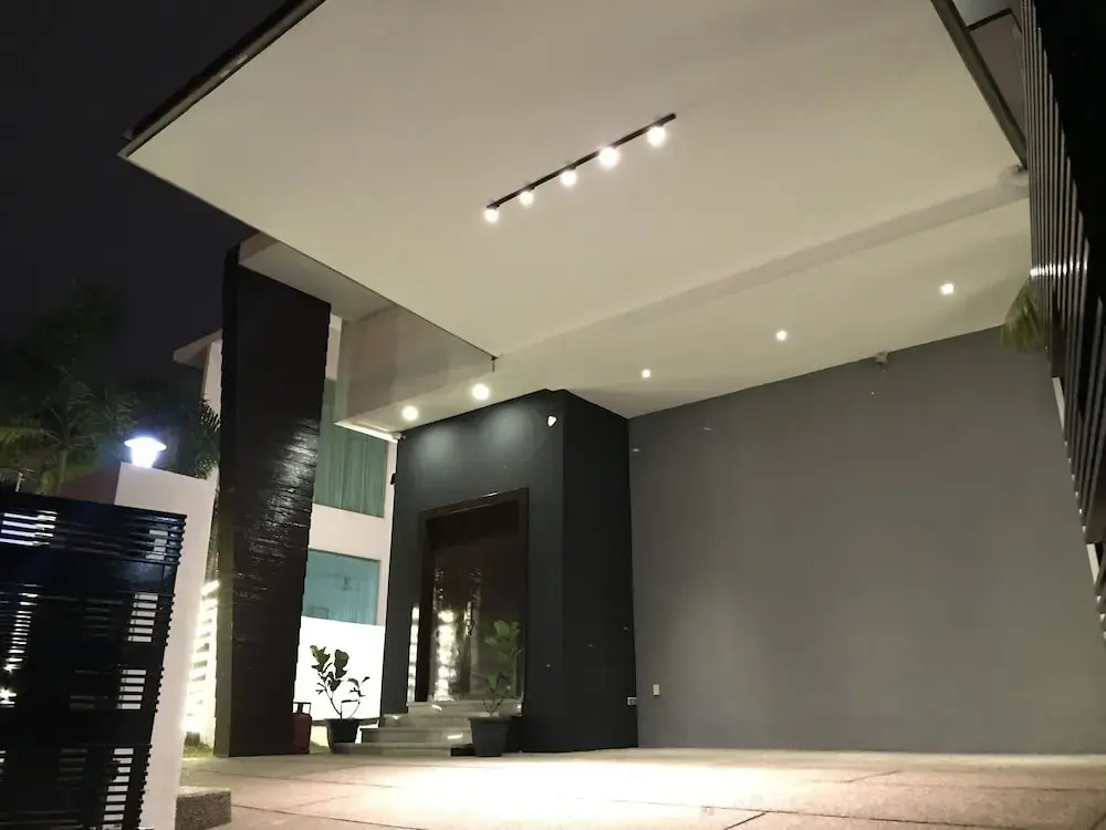 3 Storey Bungalow For Homestay