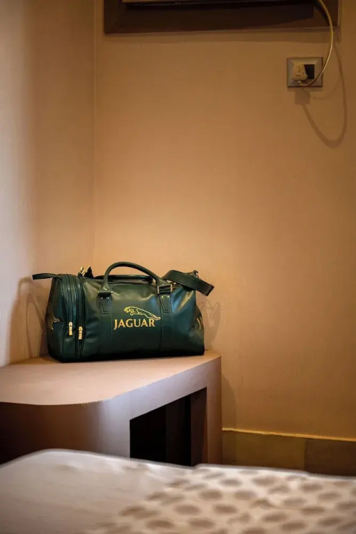 Luxury Double room with city view (full double bed)