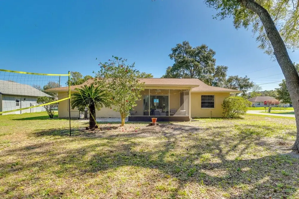 Home w/ Screened Porch, Near Weeki Wachee Springs!