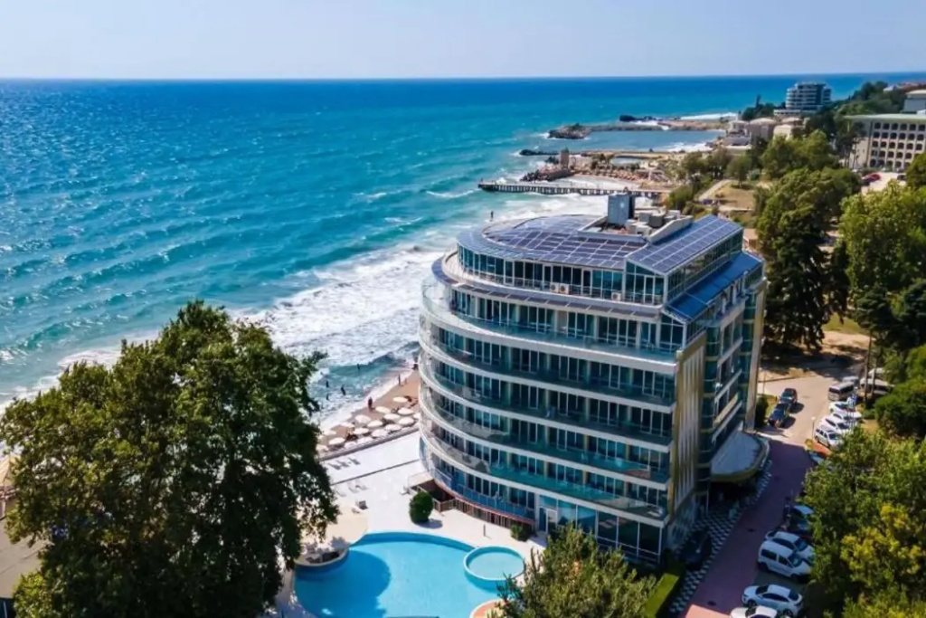 Beach & Waterfront