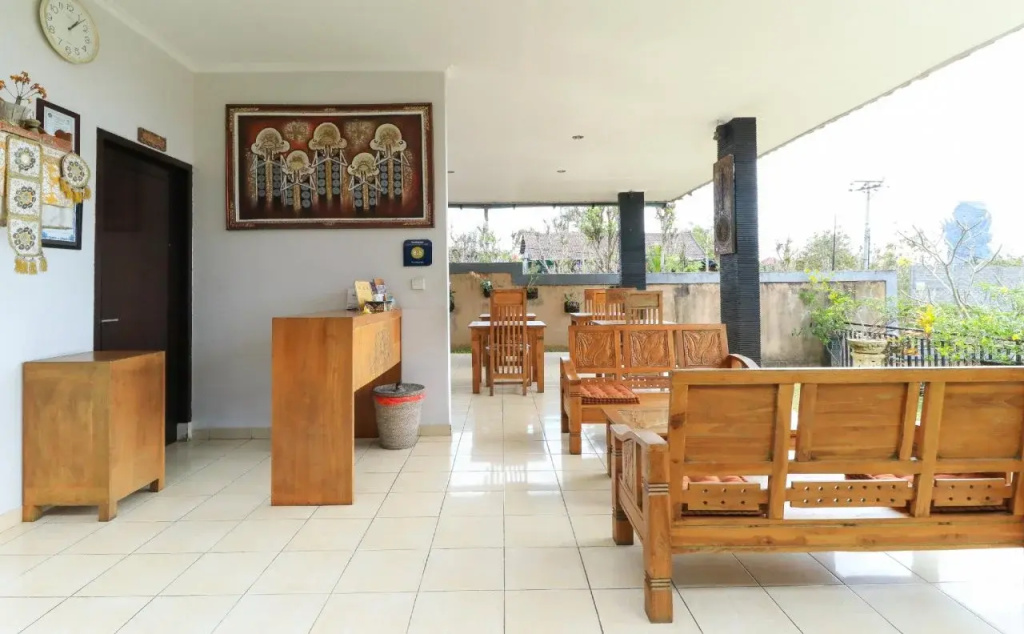 Lobby & Reception