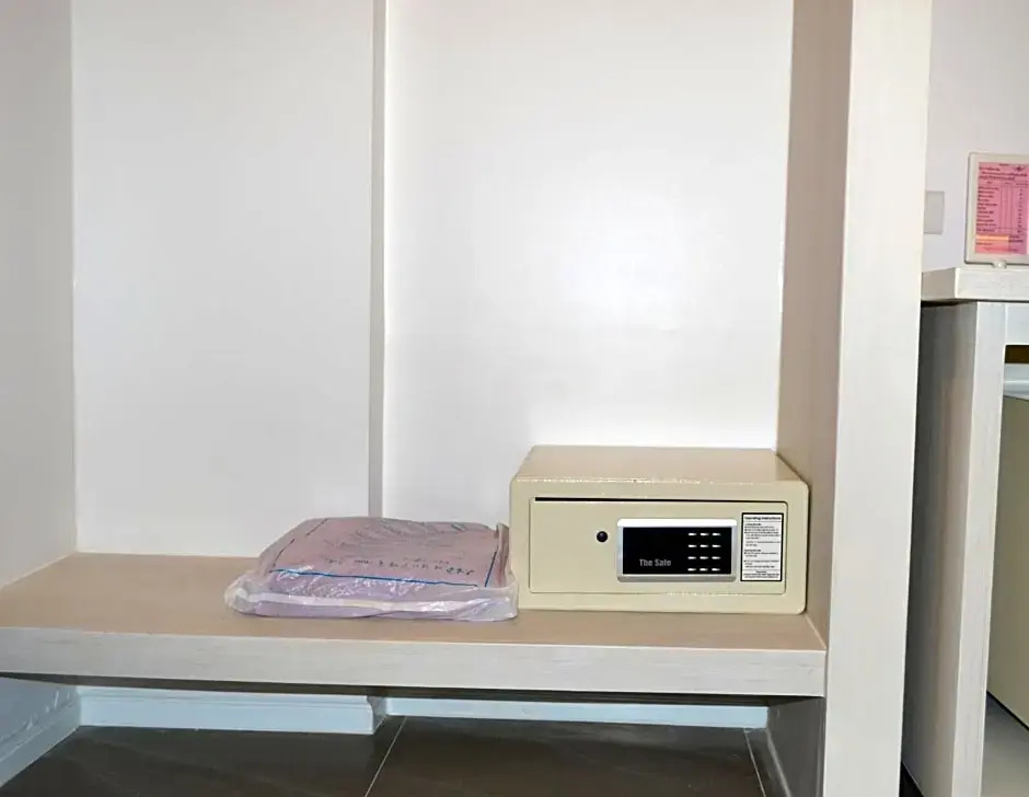 Superior Double room with city view (full double bed)
