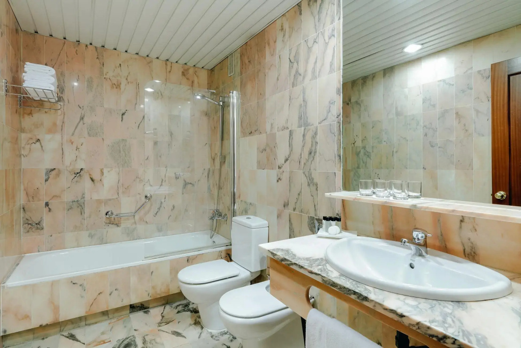 Standard Double room (full double bed)