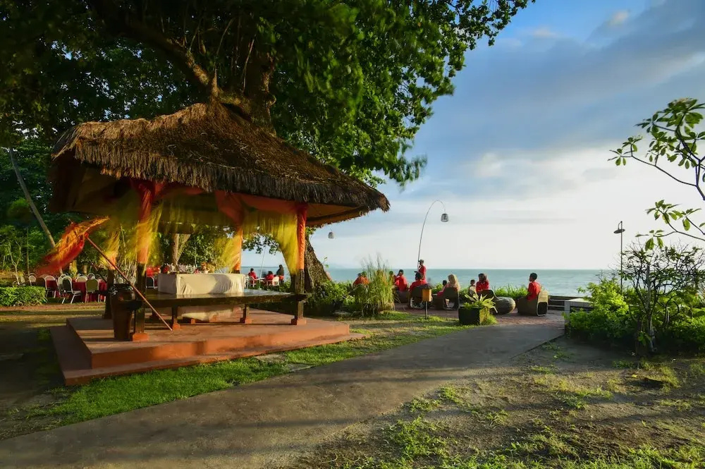 Beach & Waterfront