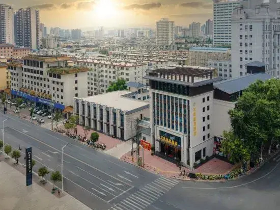 Starway Hotel (Hanzhong Railway Station South Square Branch) - фото 3