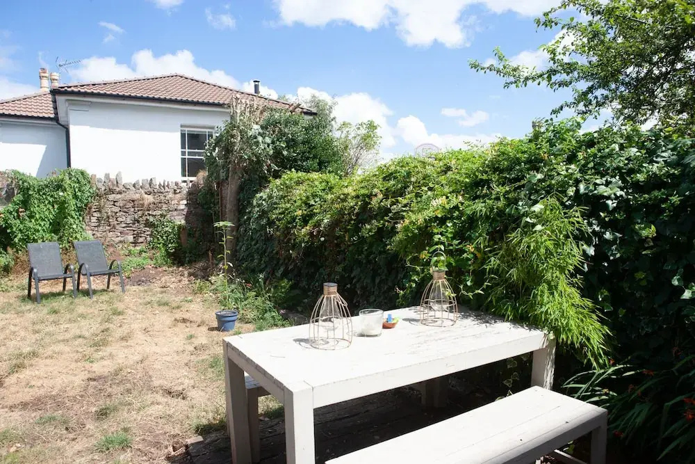 1 Bedroom Flat With Garden in Bristol