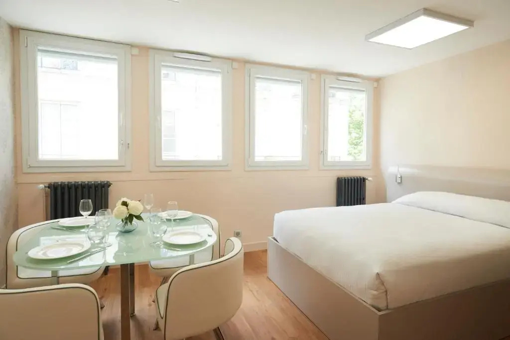 Double Studio (full double bed)
