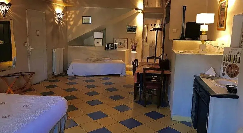 Logis Le Mas Et La Flambee Du Luberon - Général