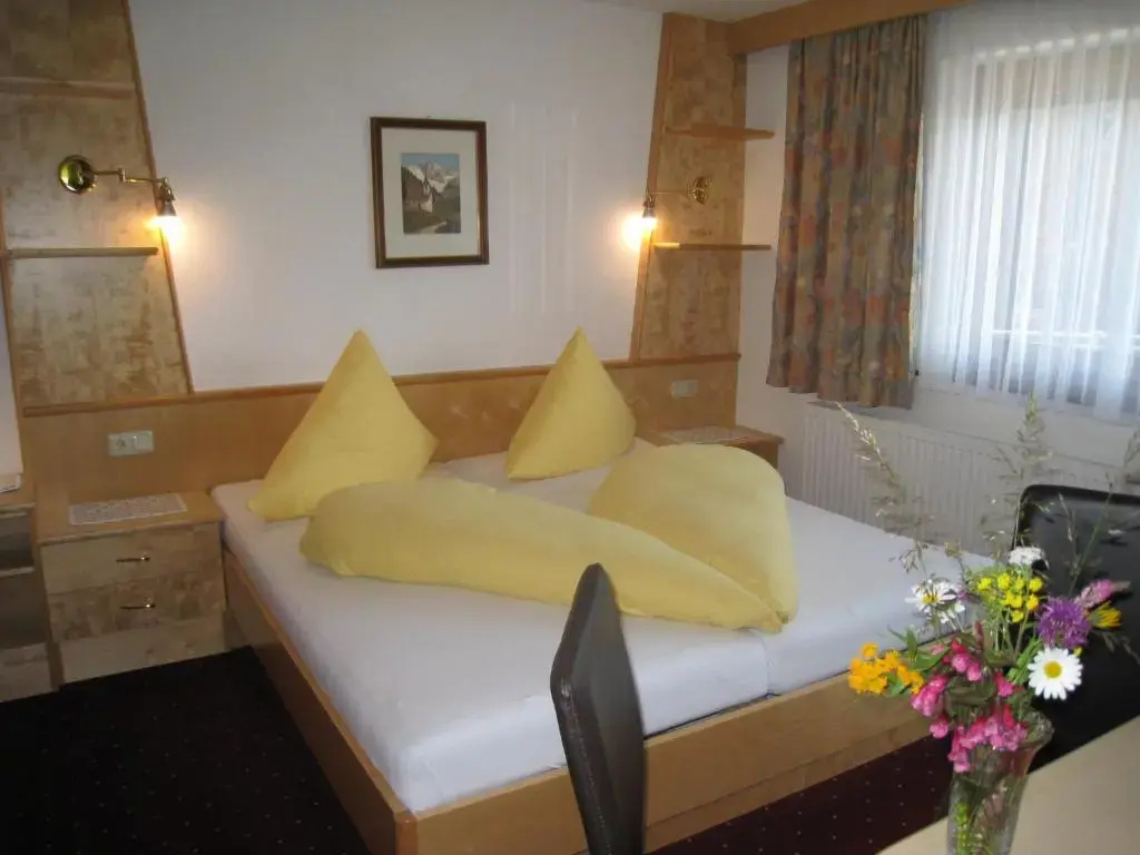 Standard Triple room with balcony