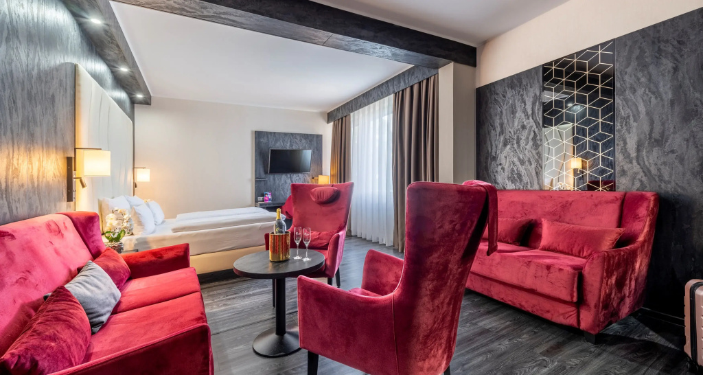 Premium Double room with lake view (full double bed)