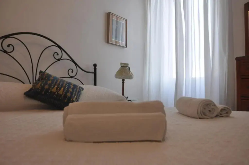 5 Bedrooms Cottage