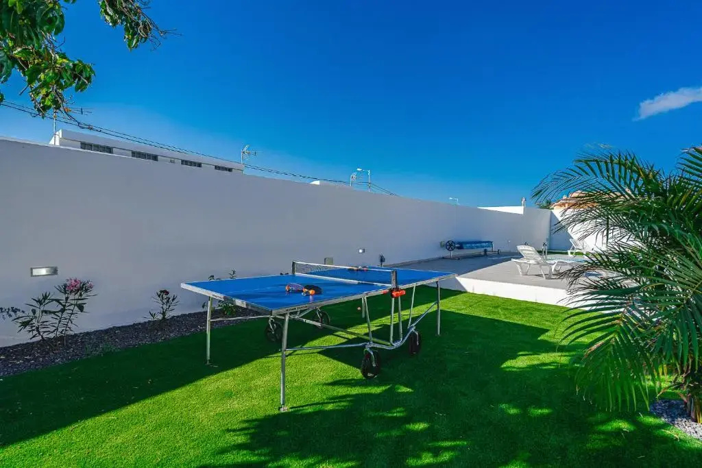 303 VILLA CASA JARDIN con piscina y gran jardín