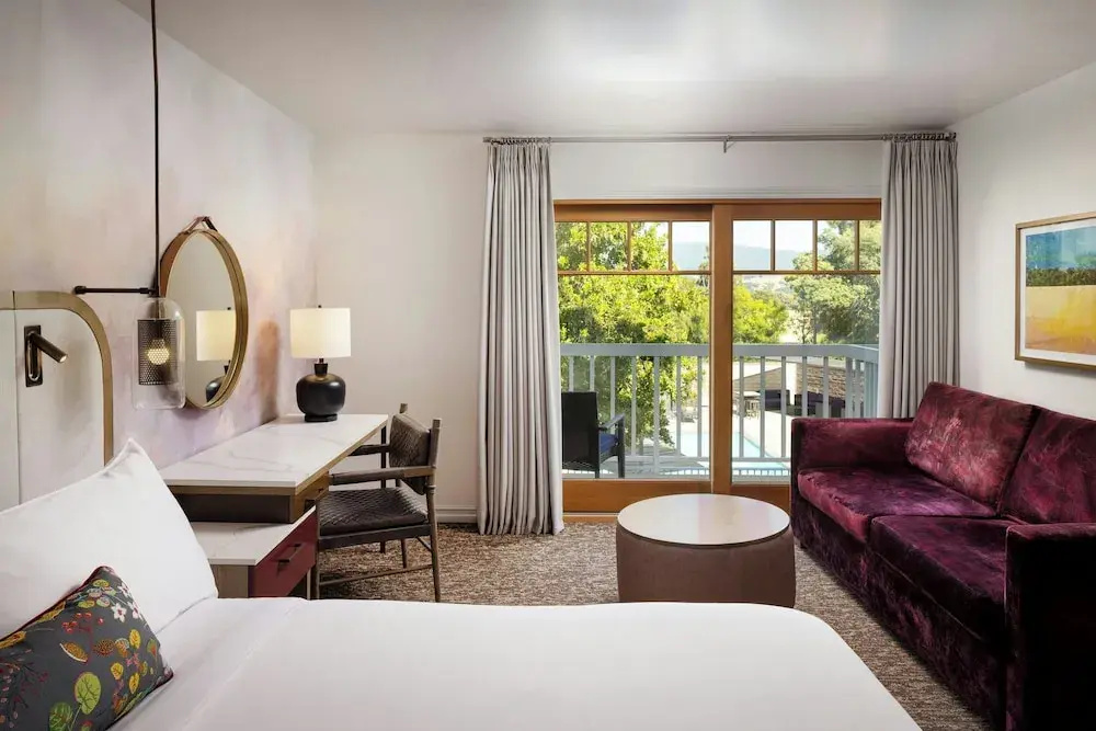 Standard Double room with balcony (full double bed)