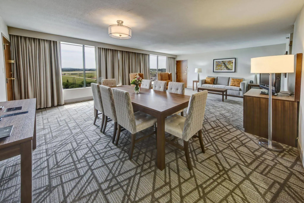 Hilton Knoxville Airport - Général