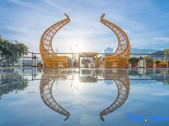 Lanyue Li·Linggan Senyang Natural Ore Hot Spring Resort 360° View Beautiful Stay (Heshun Branch)
