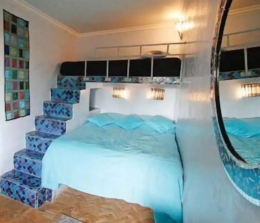 套房三間，附設陽台及花園景觀