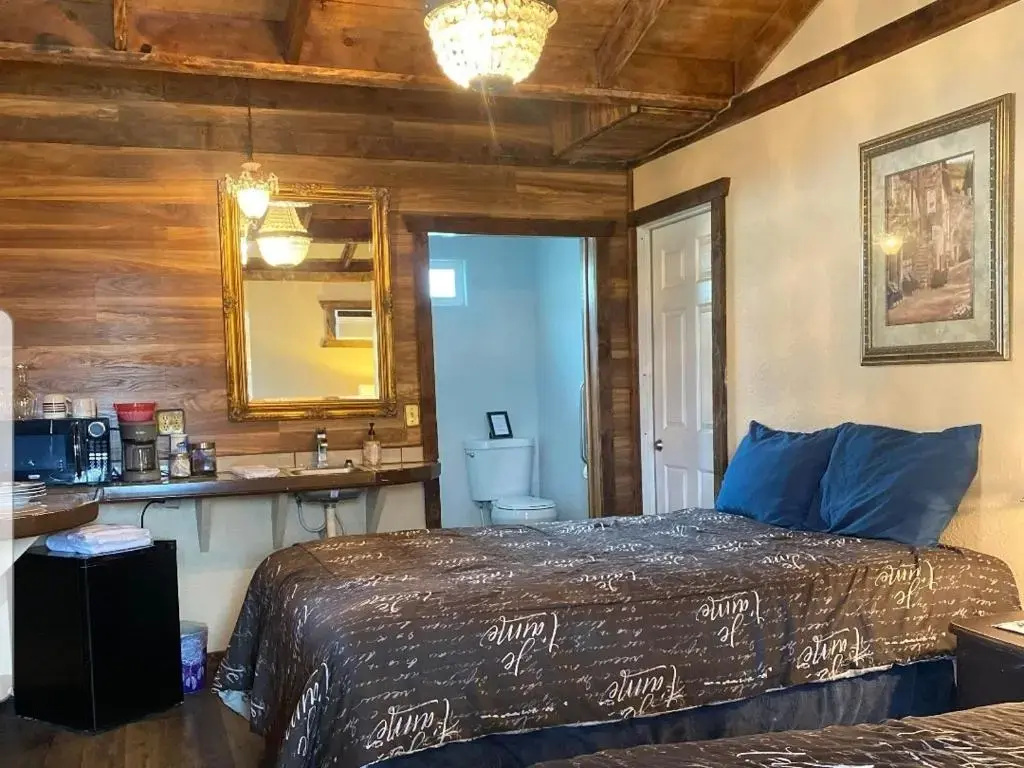 Deluxe Double room (full double bed)