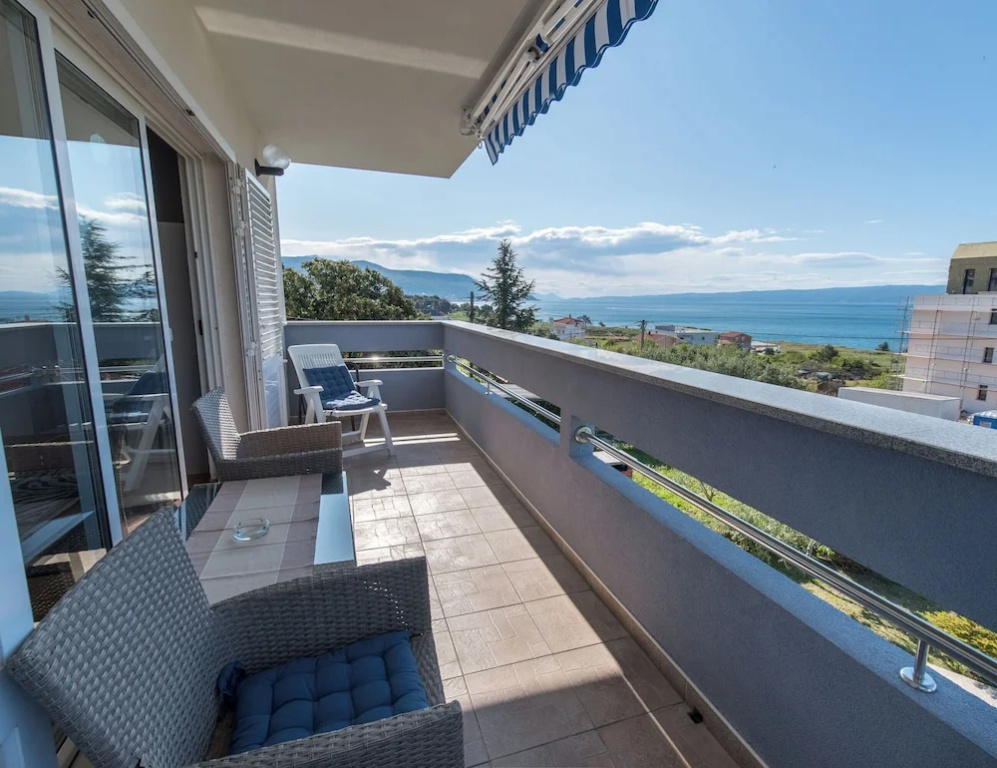Apartment with balcony
