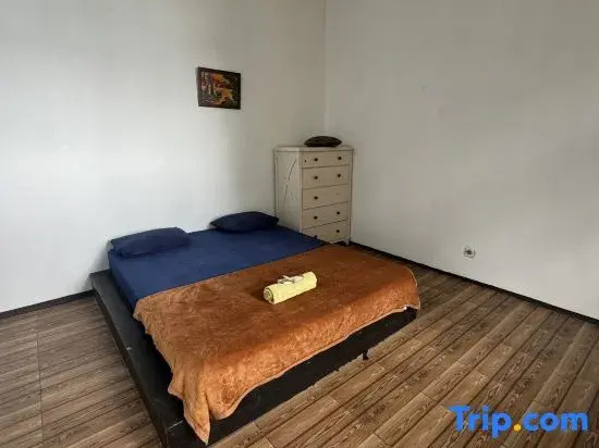 6 Bedrooms Villa