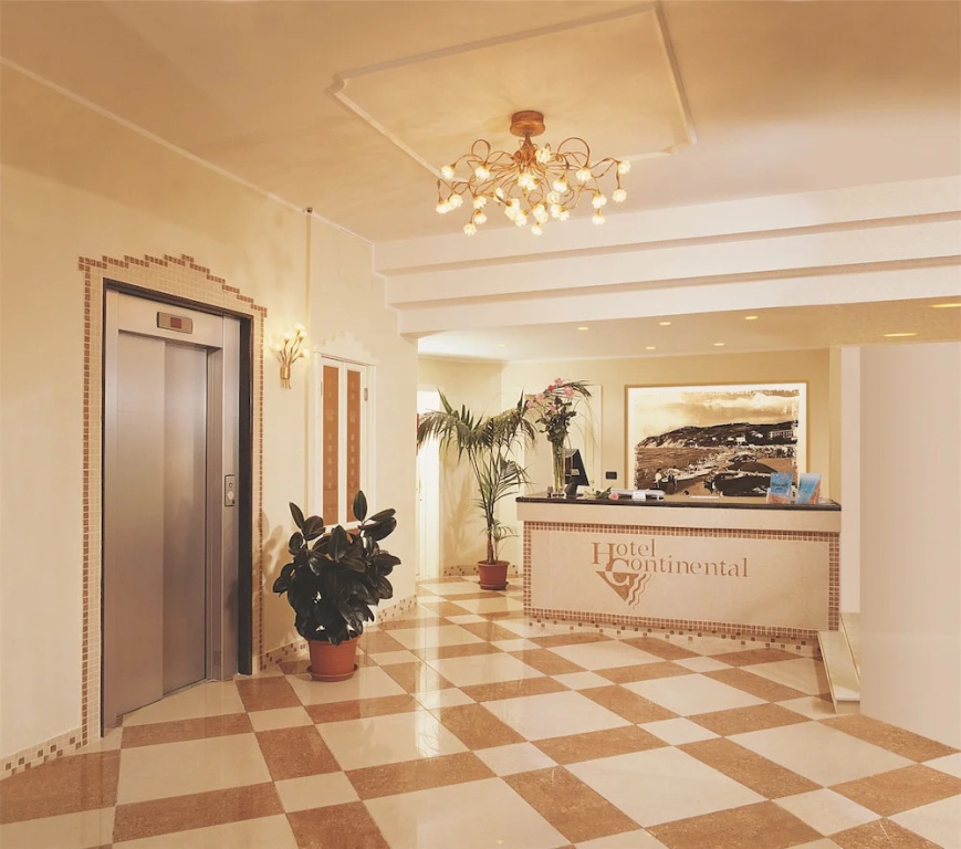 Lobby & Reception