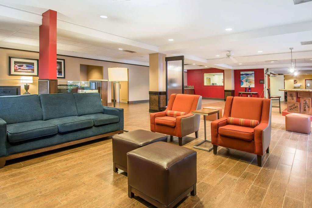 Lobby & Reception