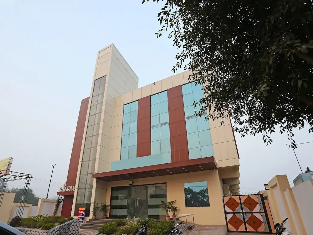 OYO 11008 The Ashoka Hotel