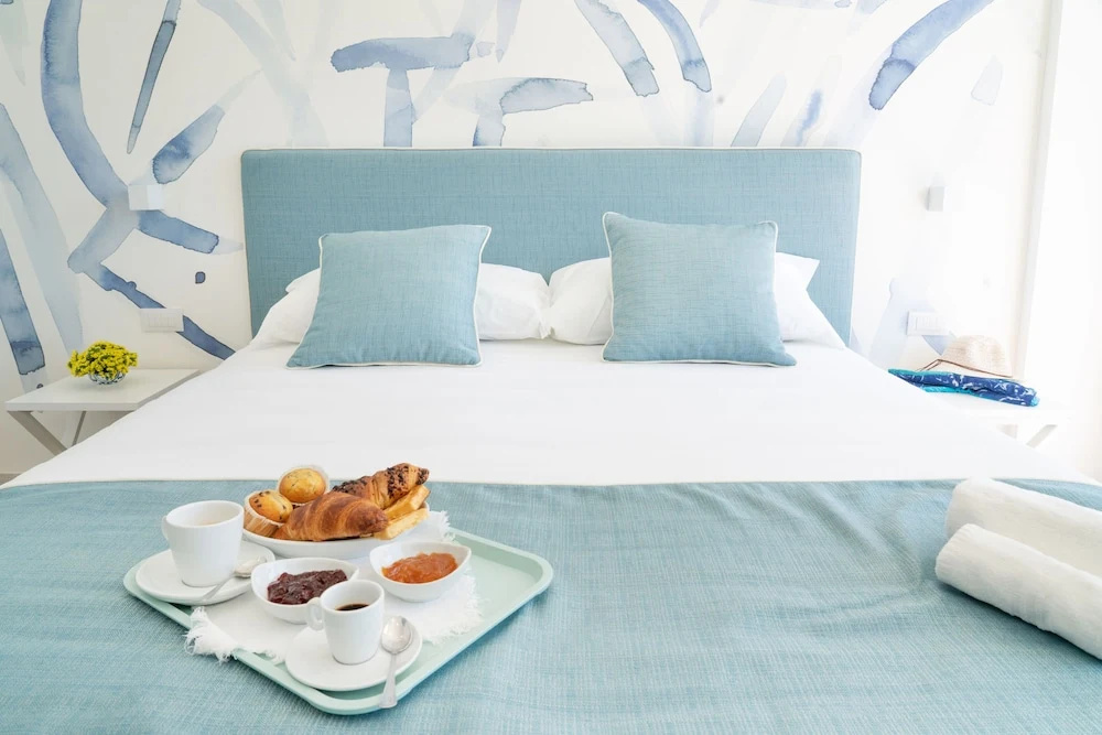 Standard Triple room with partial sea view