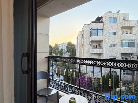 310 tara-JRE Jabal Al Lweibdeh with stunning view