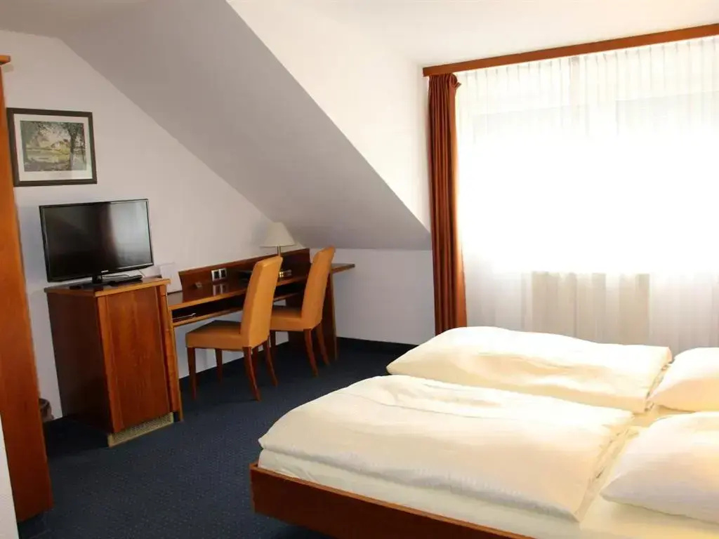 Economy Double room (full double bed)