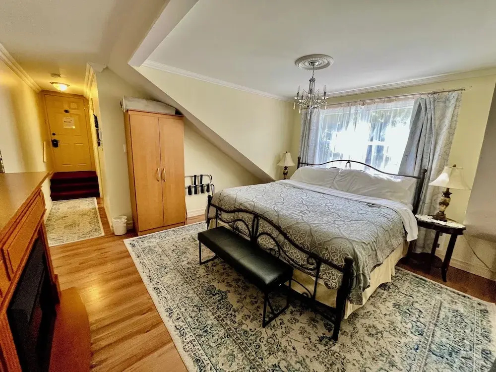 Luxury Double room (full double bed)