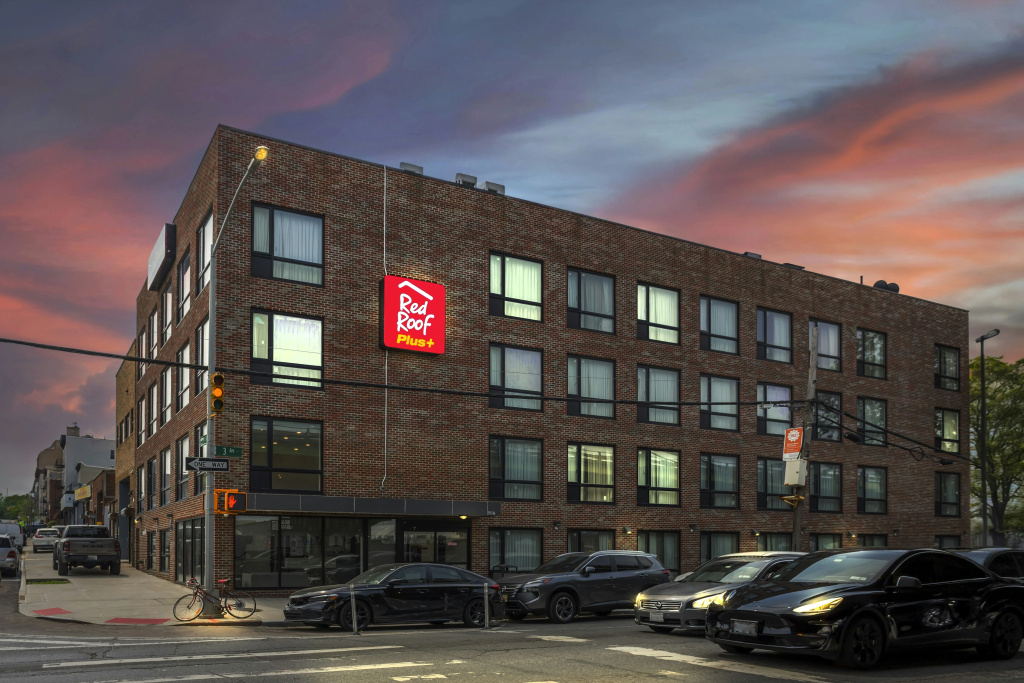 Red Roof Inn PLUS+ Brooklyn - 3rd Ave — фото