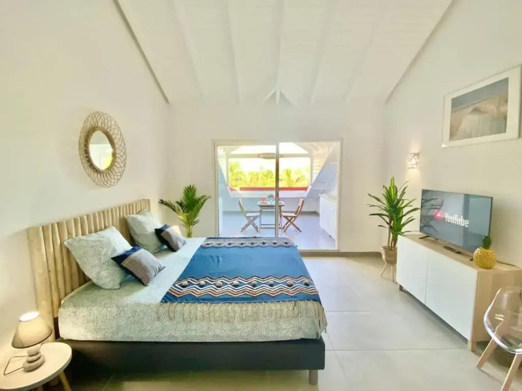Beautiful suite S12B with pool and sea view