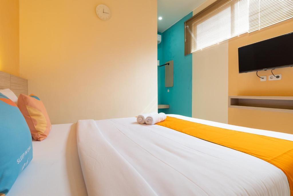 Двухместный номер Economy двуспальная кровать в Sans Hotel Bubulak Bogor