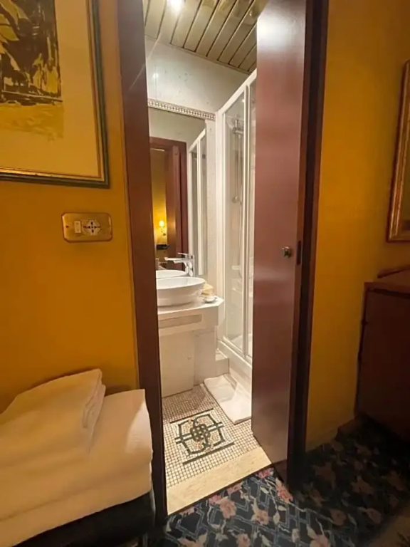 Economy room